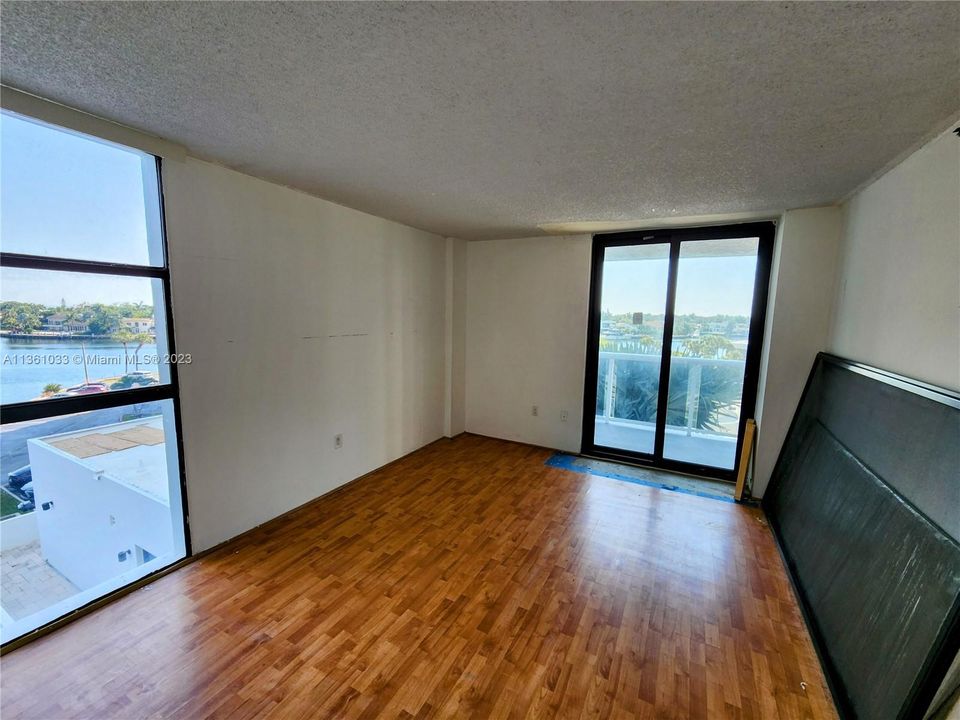 Recently Sold: $350,000 (2 beds, 2 baths, 1011 Square Feet)