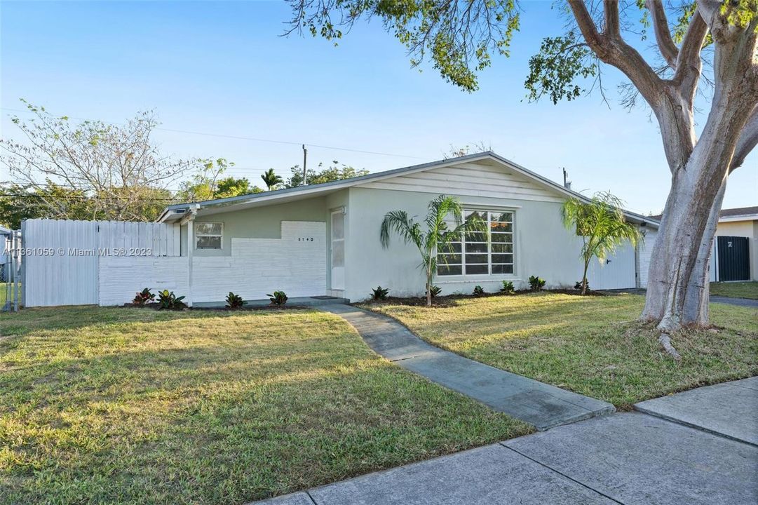 Recently Sold: $525,000 (3 beds, 2 baths, 1092 Square Feet)