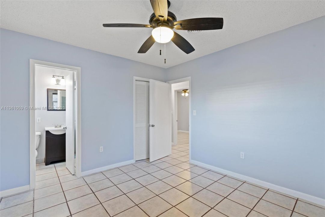Recently Sold: $525,000 (3 beds, 2 baths, 1092 Square Feet)