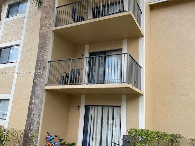 Recently Rented: $2,100 (2 beds, 2 baths, 1016 Square Feet)