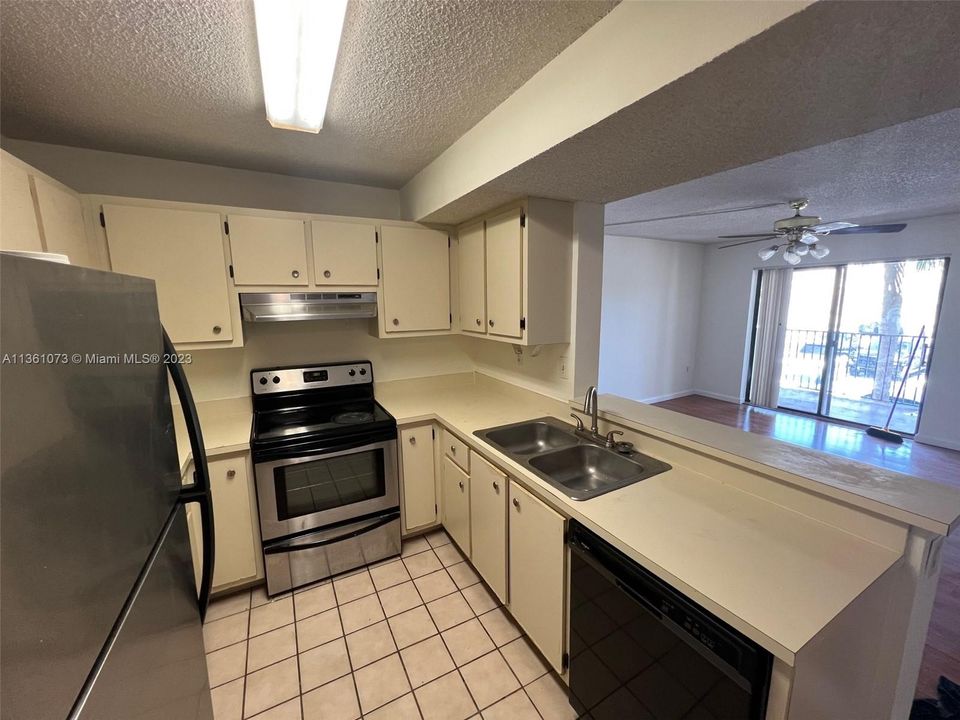 Recently Rented: $2,100 (2 beds, 2 baths, 1016 Square Feet)