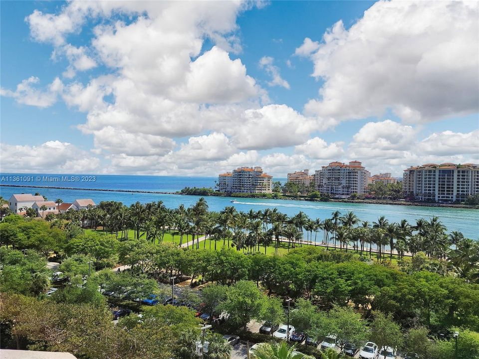 Recently Sold: $2,955,000 (3 beds, 2 baths, 2340 Square Feet)