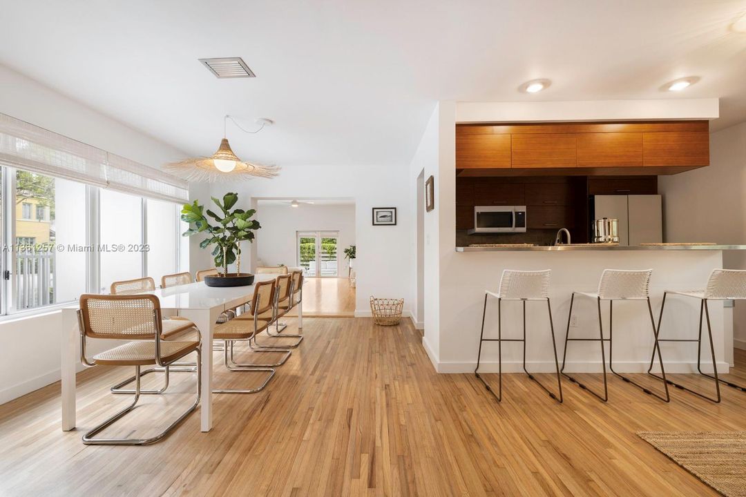 Recently Sold: $1,950,000 (3 beds, 2 baths, 1760 Square Feet)
