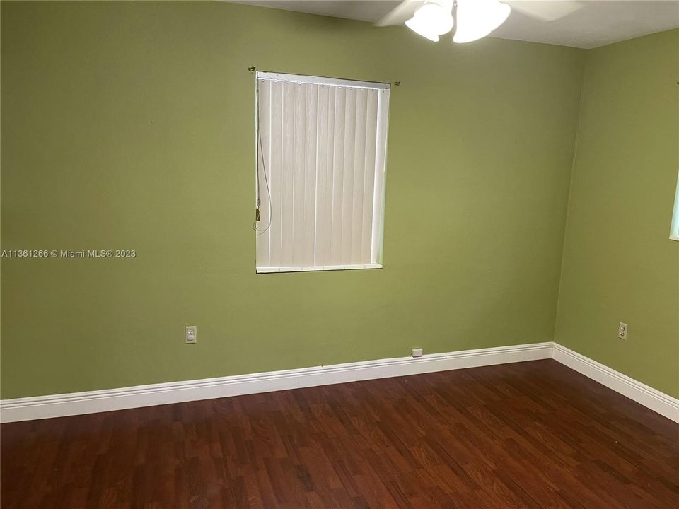 Recently Rented: $1,250 (1 beds, 1 baths, 1860 Square Feet)