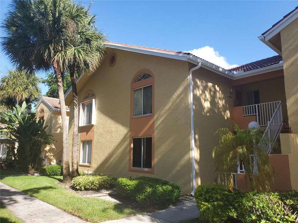 Recently Sold: $240,000 (2 beds, 2 baths, 1044 Square Feet)