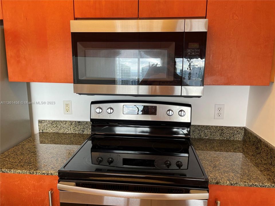 Vendido Recientemente: $899,000 (2 camas, 2 baños, 1105 Pies cuadrados)