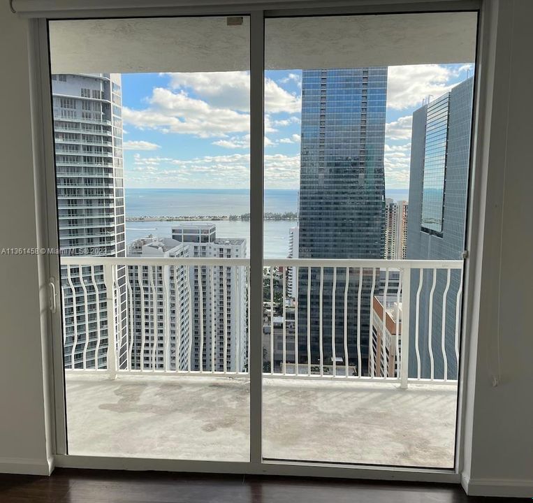 Vendido Recientemente: $899,000 (2 camas, 2 baños, 1105 Pies cuadrados)