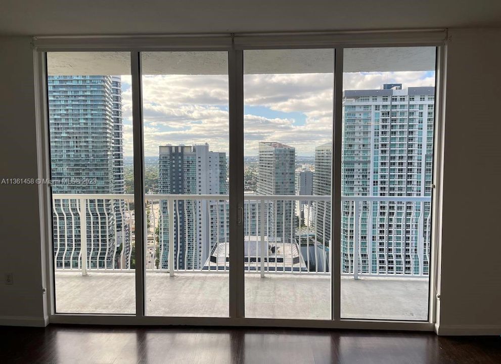 Recently Sold: $899,000 (2 beds, 2 baths, 1105 Square Feet)