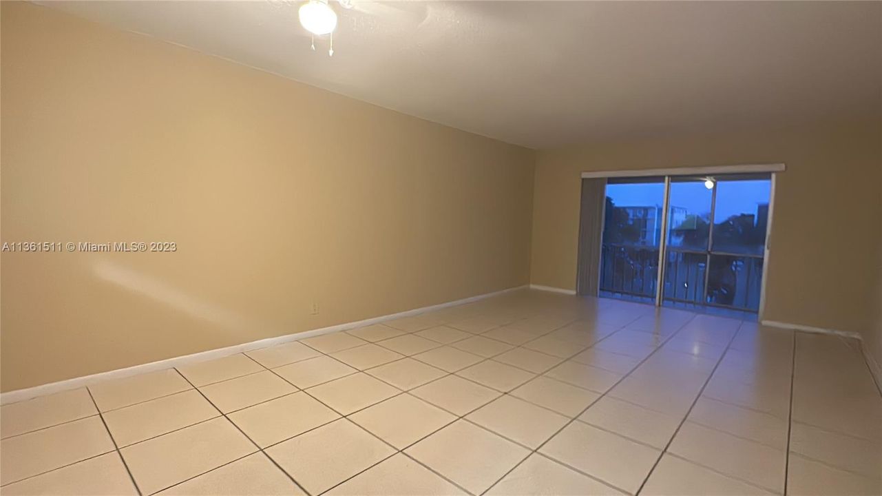 For Rent: $1,900 (2 beds, 2 baths, 992 Square Feet)