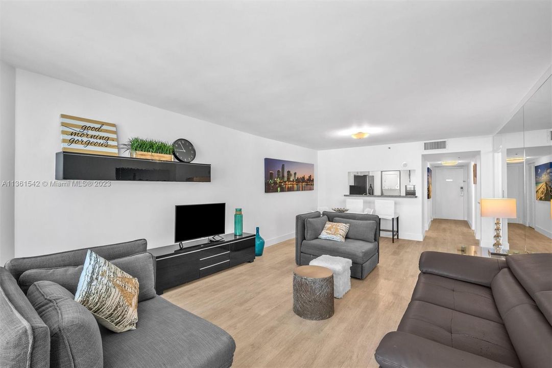 Recently Sold: $444,000 (1 beds, 1 baths, 1001 Square Feet)