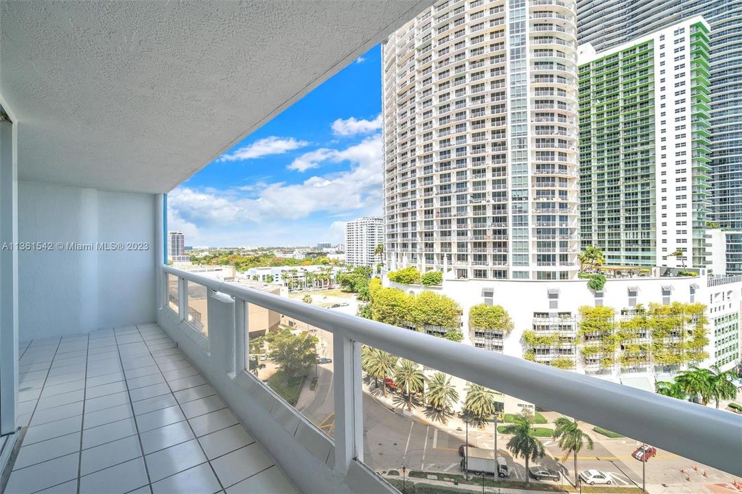 Recently Sold: $444,000 (1 beds, 1 baths, 1001 Square Feet)