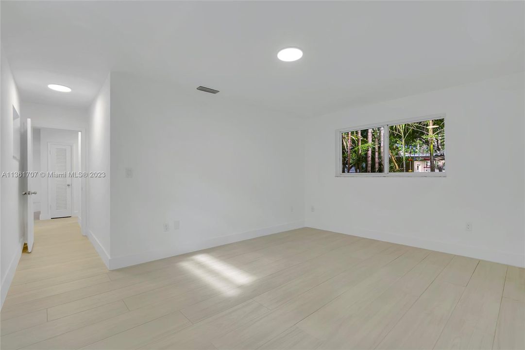 Recently Sold: $1,150,000 (3 beds, 2 baths, 1421 Square Feet)