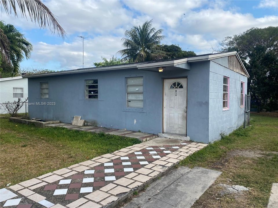 Recently Sold: $250,000 (3 beds, 1 baths, 836 Square Feet)