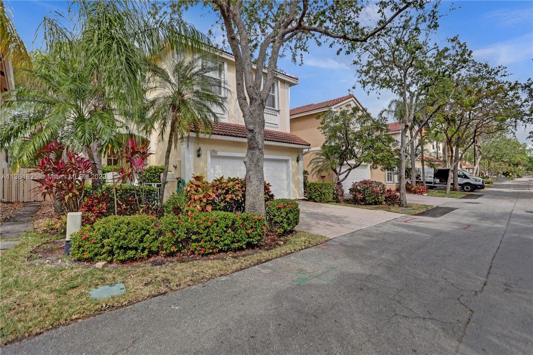 Recently Sold: $799,000 (4 beds, 2 baths, 2113 Square Feet)