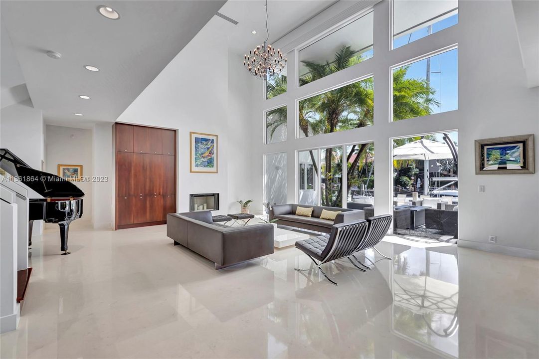 Recently Sold: $4,795,000 (5 beds, 6 baths, 4704 Square Feet)