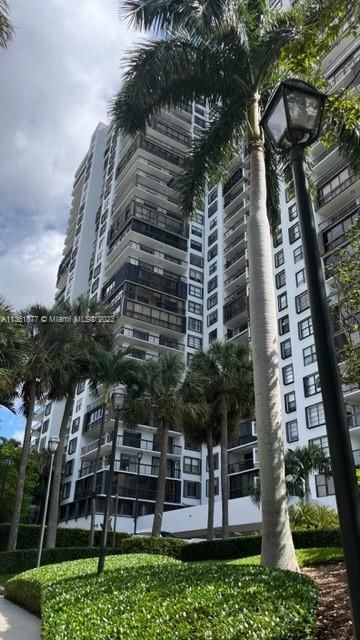 Recently Sold: $789,000 (2 beds, 2 baths, 1460 Square Feet)