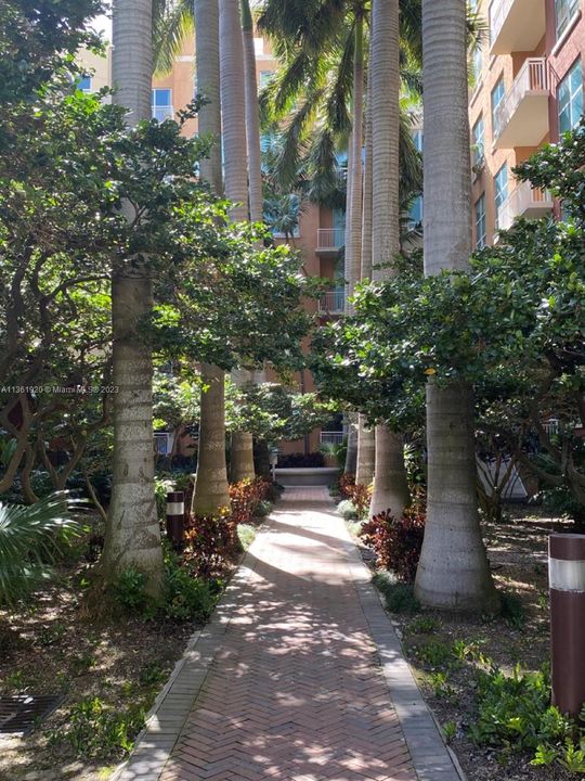 Recently Sold: $365,000 (1 beds, 1 baths, 723 Square Feet)
