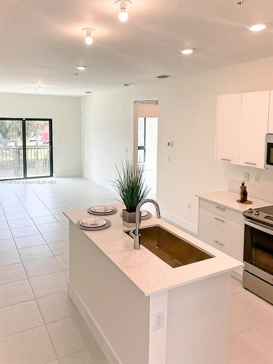 Recently Rented: $3,500 (3 beds, 2 baths, 1129 Square Feet)