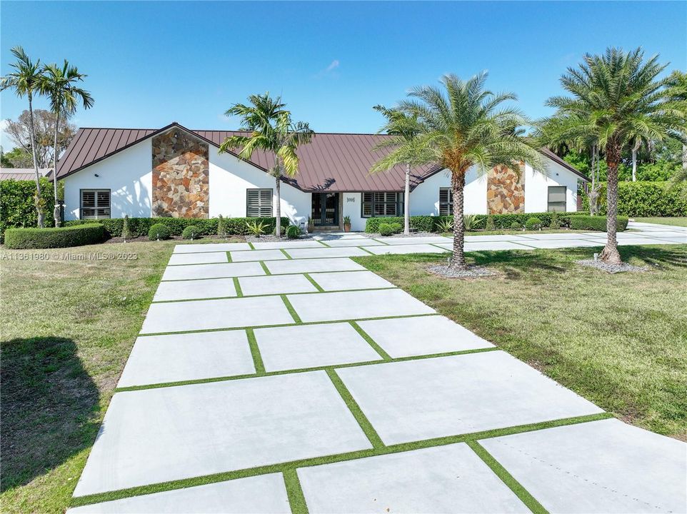 Recently Sold: $1,650,000 (5 beds, 3 baths, 3337 Square Feet)