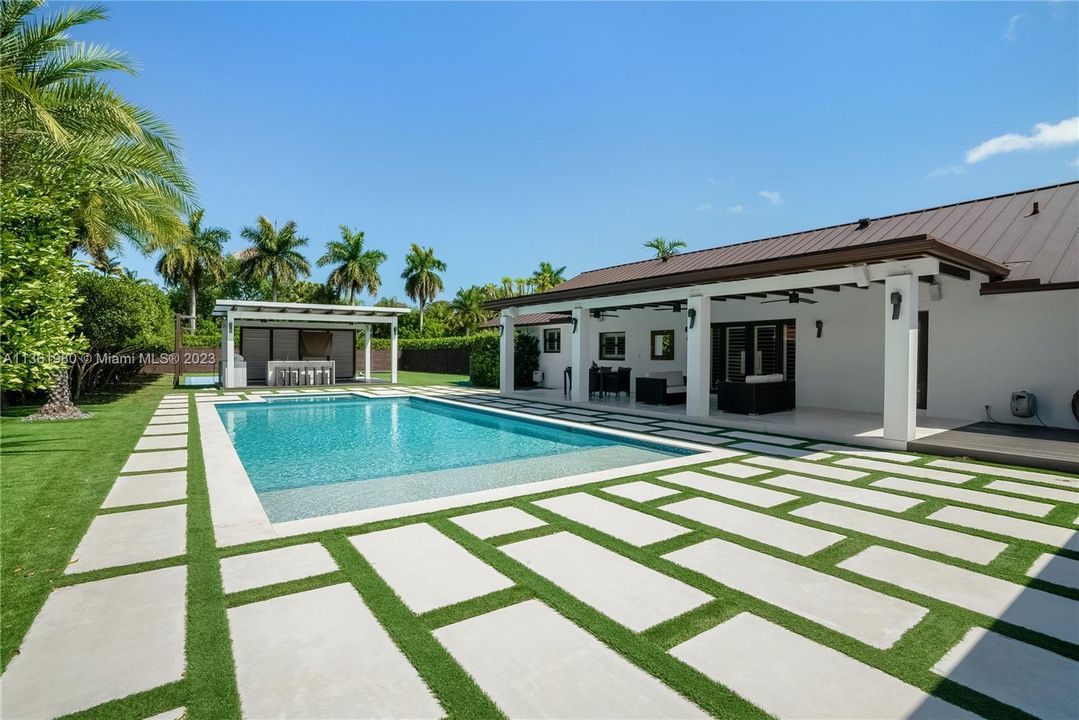 Recently Sold: $1,650,000 (5 beds, 3 baths, 3337 Square Feet)