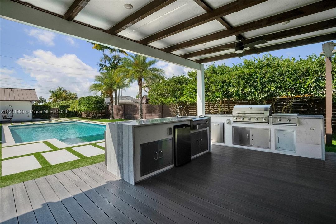 Outdoor Kitchen