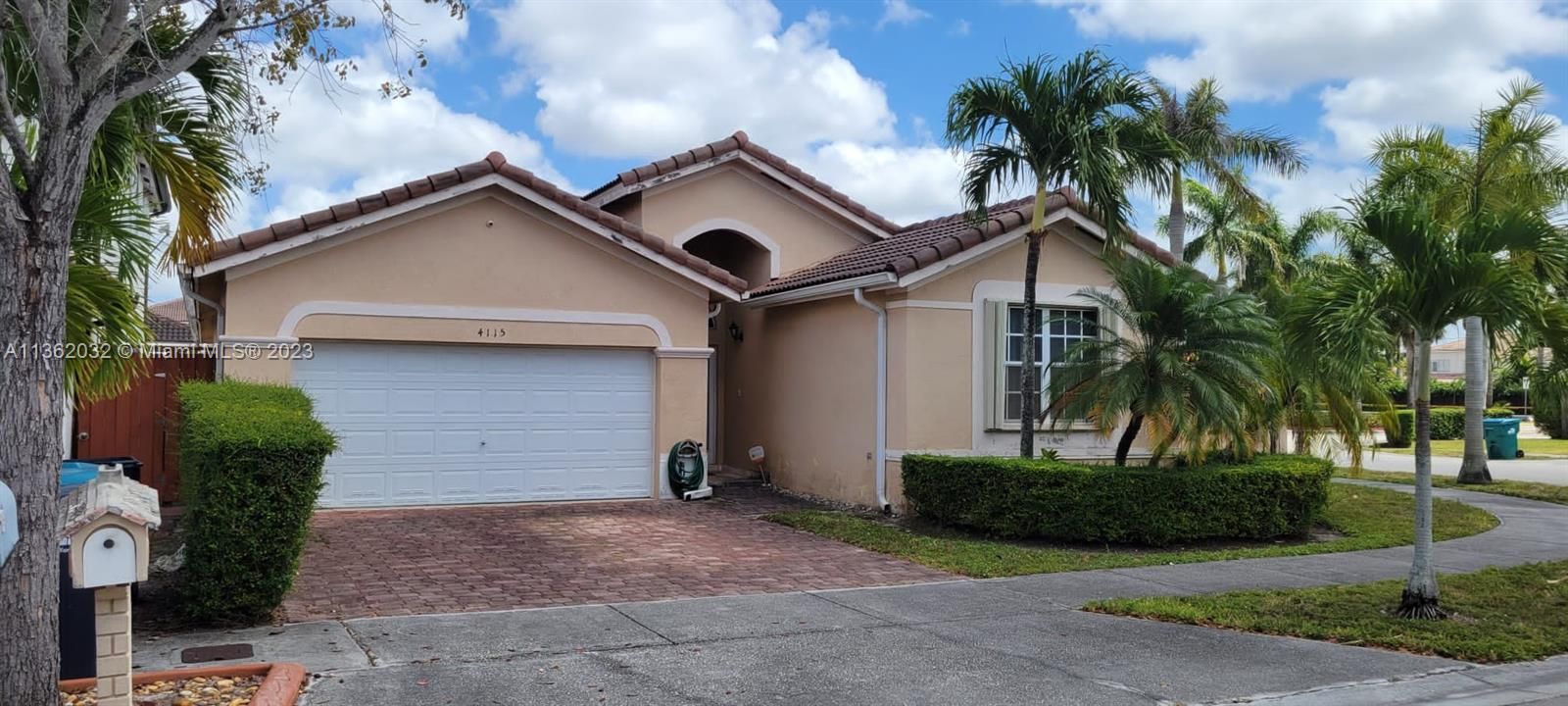 Recently Sold: $644,999 (4 beds, 2 baths, 2287 Square Feet)