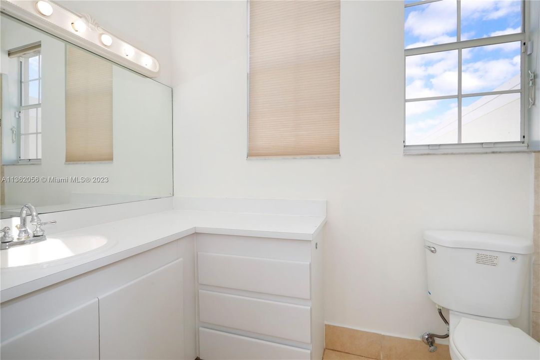 Vendido Recientemente: $550,000 (2 camas, 2 baños, 1550 Pies cuadrados)