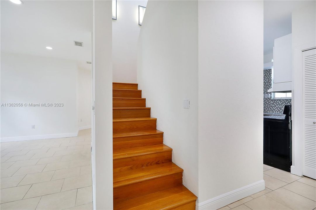 Vendido Recientemente: $550,000 (2 camas, 2 baños, 1550 Pies cuadrados)