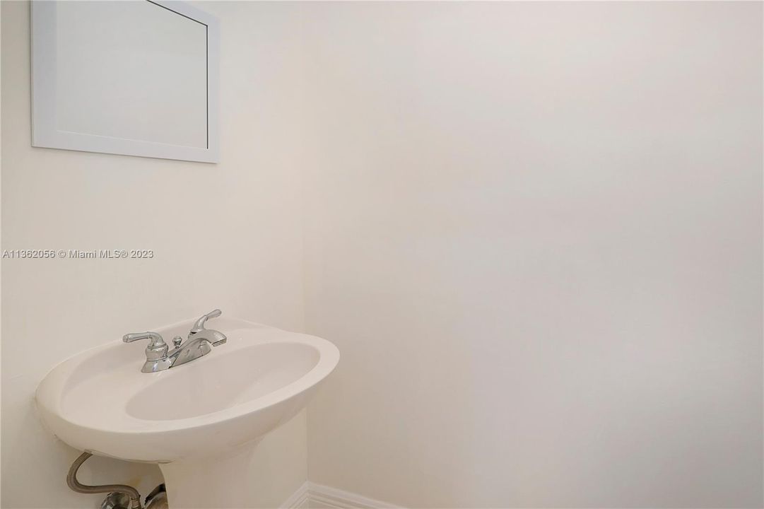 Vendido Recientemente: $550,000 (2 camas, 2 baños, 1550 Pies cuadrados)