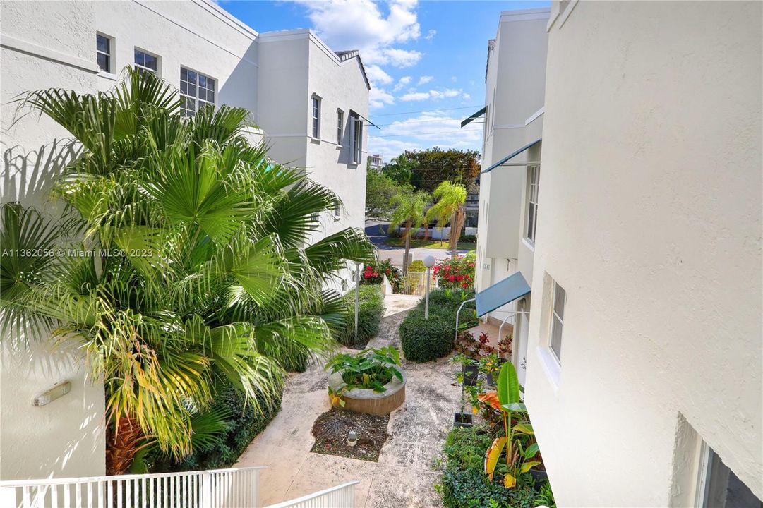 Vendido Recientemente: $550,000 (2 camas, 2 baños, 1550 Pies cuadrados)