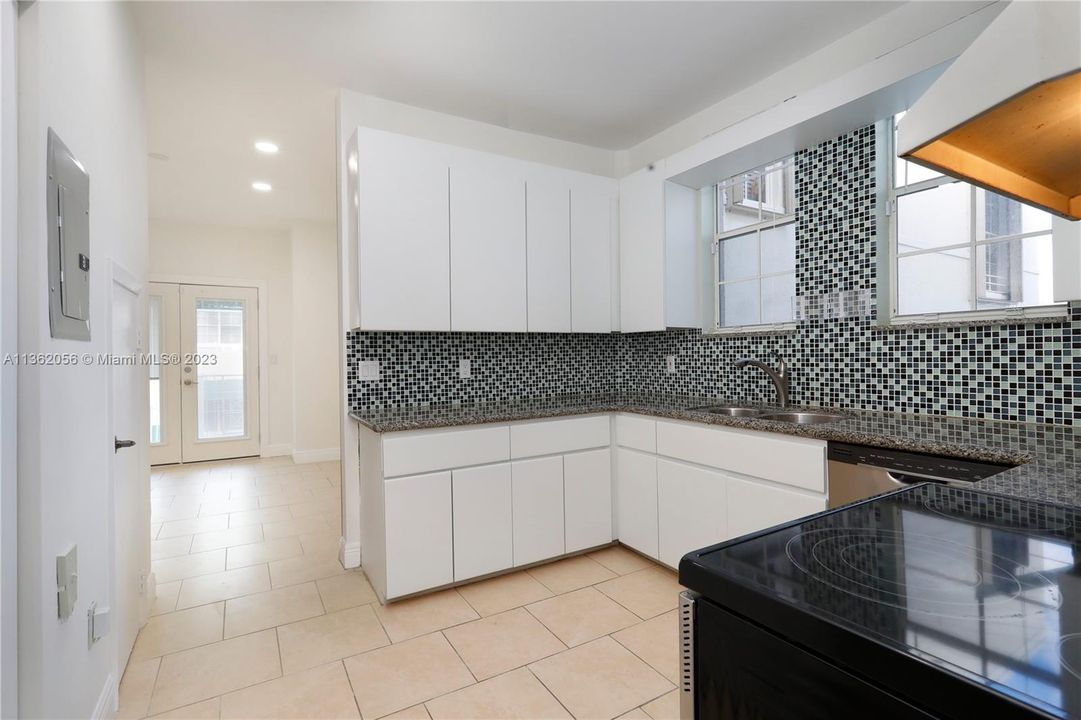 Vendido Recientemente: $550,000 (2 camas, 2 baños, 1550 Pies cuadrados)