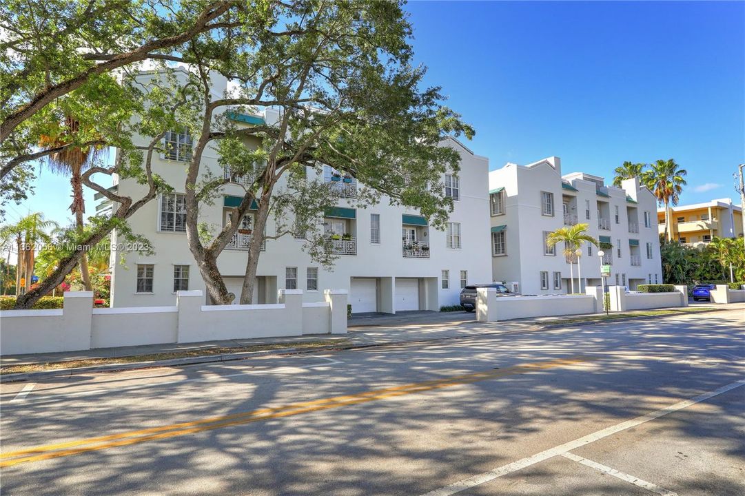 Vendido Recientemente: $550,000 (2 camas, 2 baños, 1550 Pies cuadrados)