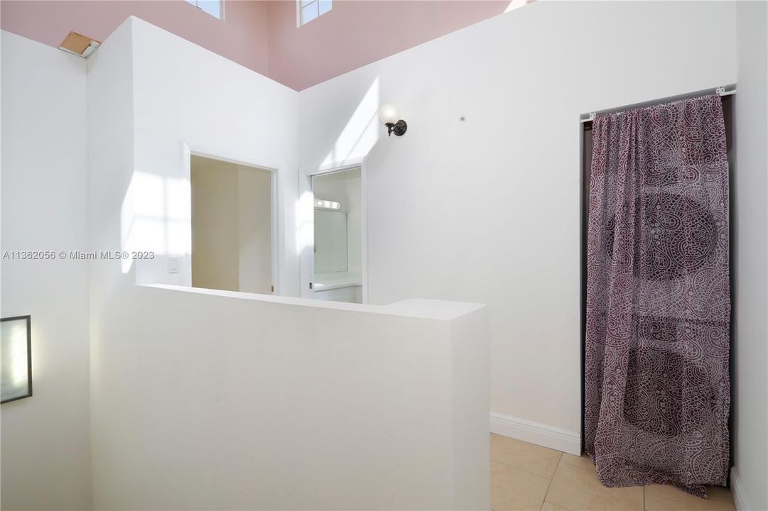 Vendido Recientemente: $550,000 (2 camas, 2 baños, 1550 Pies cuadrados)