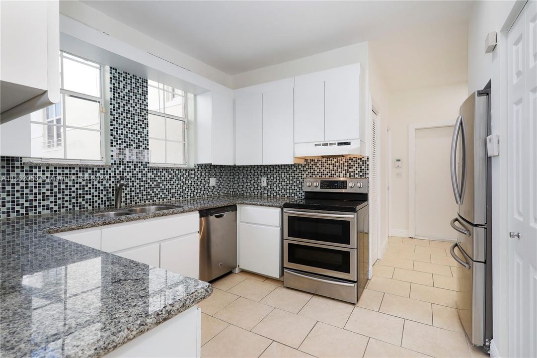 Vendido Recientemente: $550,000 (2 camas, 2 baños, 1550 Pies cuadrados)