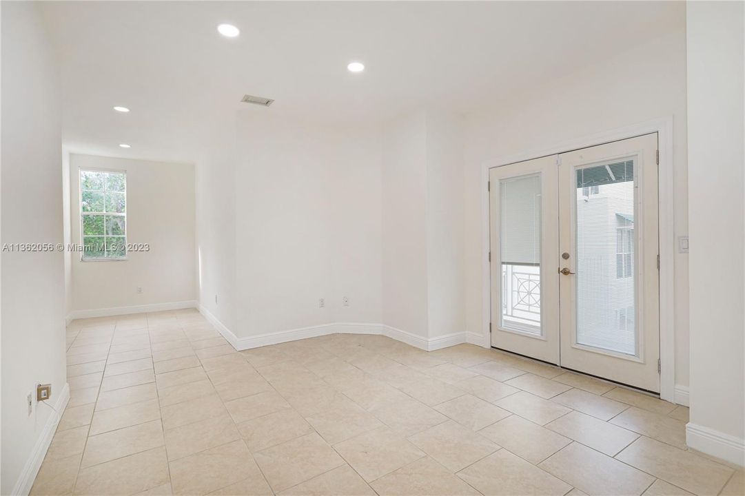 Vendido Recientemente: $550,000 (2 camas, 2 baños, 1550 Pies cuadrados)