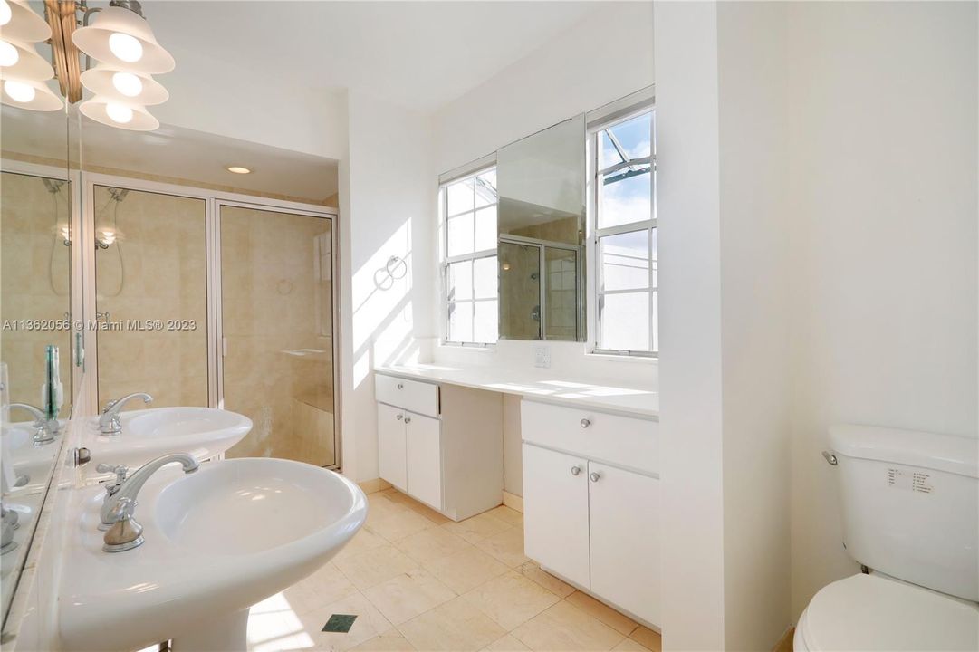 Vendido Recientemente: $550,000 (2 camas, 2 baños, 1550 Pies cuadrados)