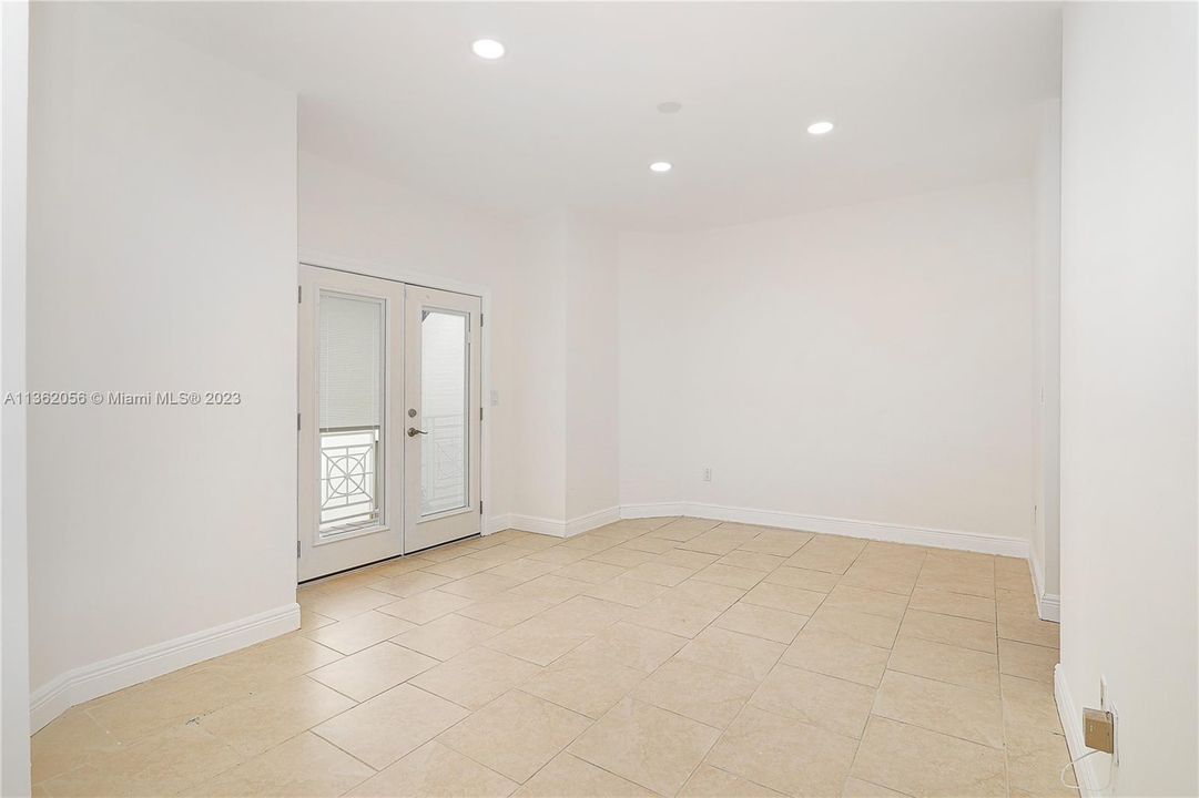 Vendido Recientemente: $550,000 (2 camas, 2 baños, 1550 Pies cuadrados)