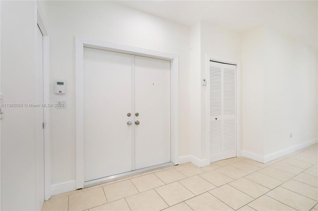 Vendido Recientemente: $550,000 (2 camas, 2 baños, 1550 Pies cuadrados)