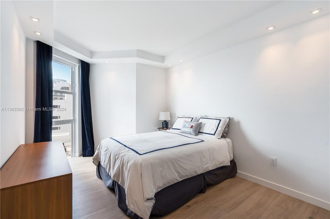 Active With Contract: $4,250,000 (3 beds, 3 baths, 1980 Square Feet)