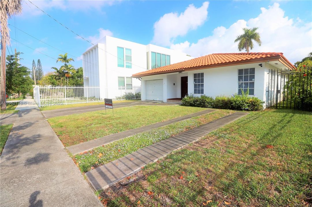 Recently Sold: $990,000 (3 beds, 2 baths, 1873 Square Feet)