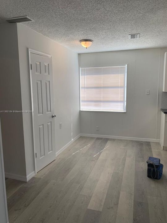 Recently Rented: $1,700 (1 beds, 1 baths, 2100 Square Feet)