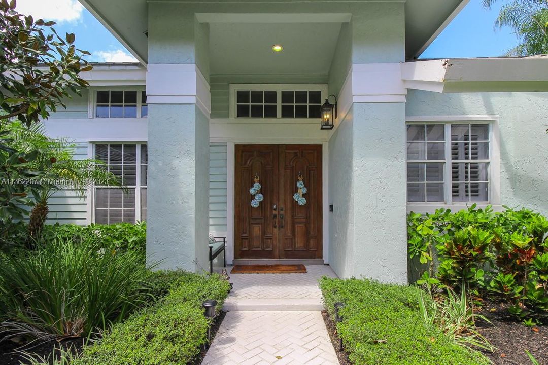 Recently Sold: $1,095,000 (3 beds, 2 baths, 2523 Square Feet)