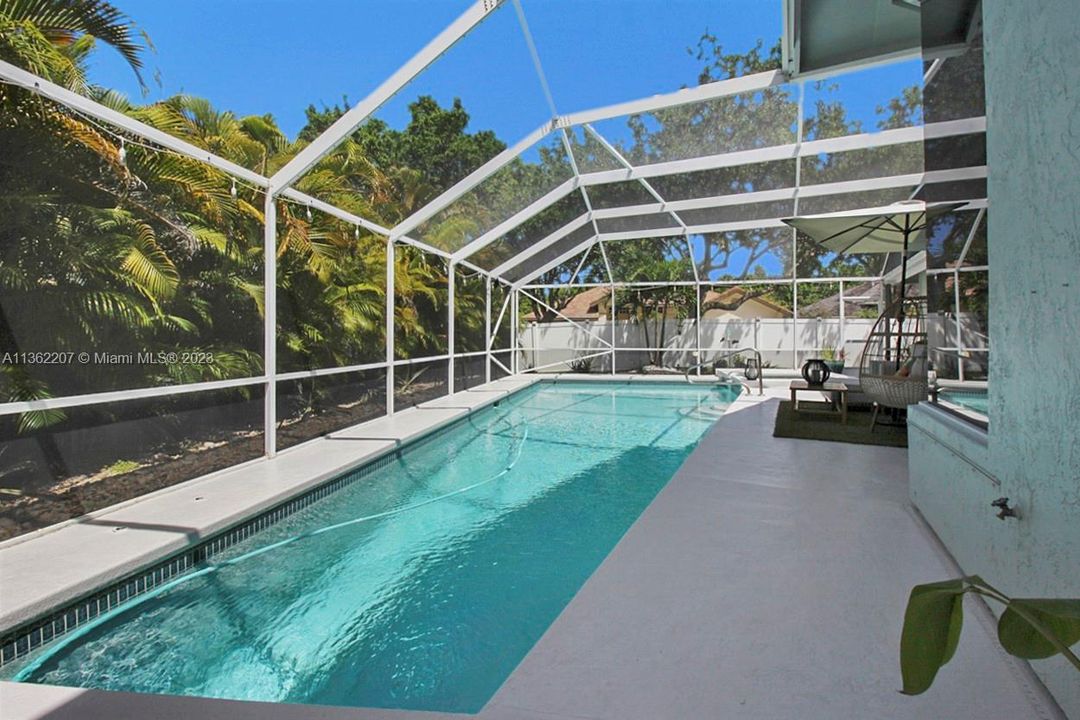 Recently Sold: $1,095,000 (3 beds, 2 baths, 2523 Square Feet)