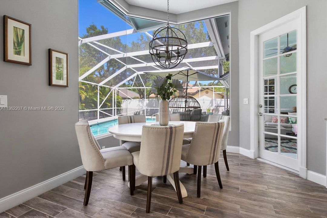 Recently Sold: $1,095,000 (3 beds, 2 baths, 2523 Square Feet)