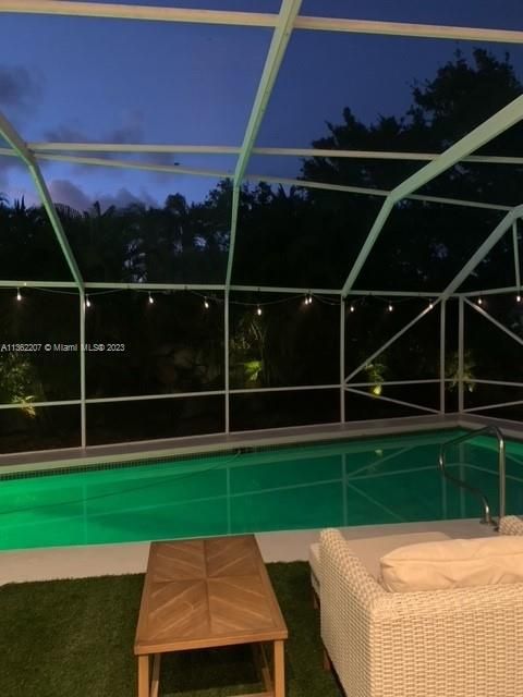 Vendido Recientemente: $1,095,000 (3 camas, 2 baños, 2523 Pies cuadrados)