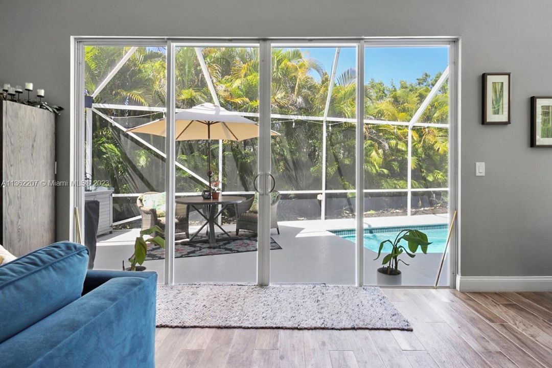 Recently Sold: $1,095,000 (3 beds, 2 baths, 2523 Square Feet)