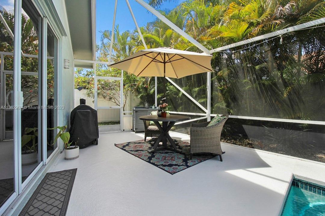 Recently Sold: $1,095,000 (3 beds, 2 baths, 2523 Square Feet)