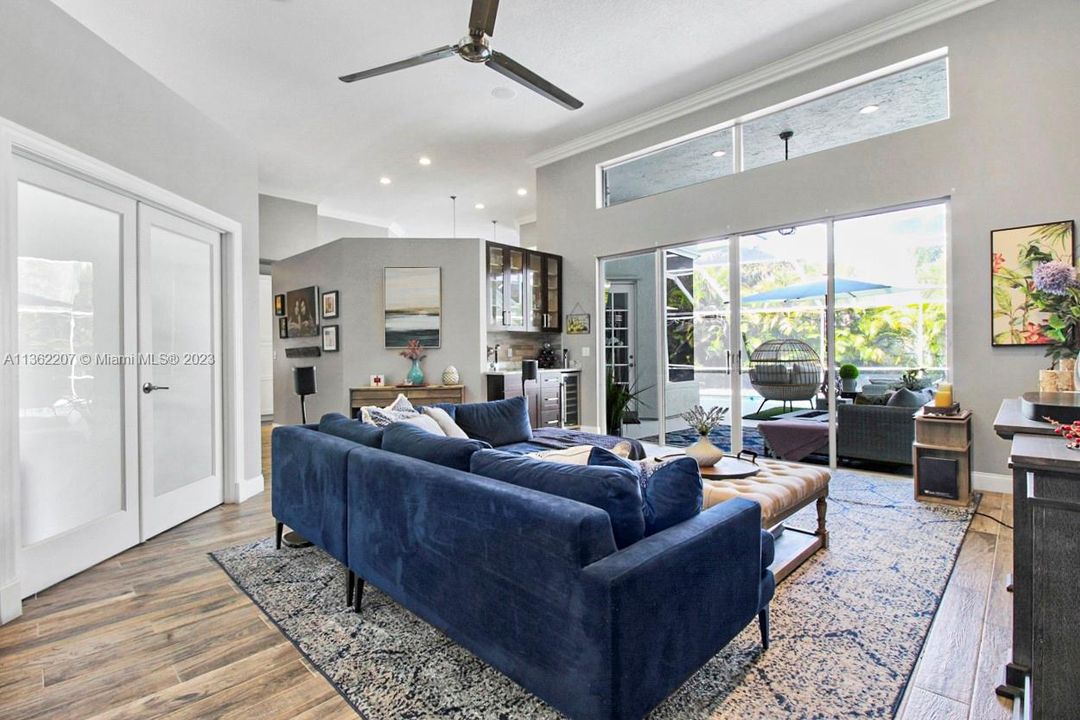 Recently Sold: $1,095,000 (3 beds, 2 baths, 2523 Square Feet)