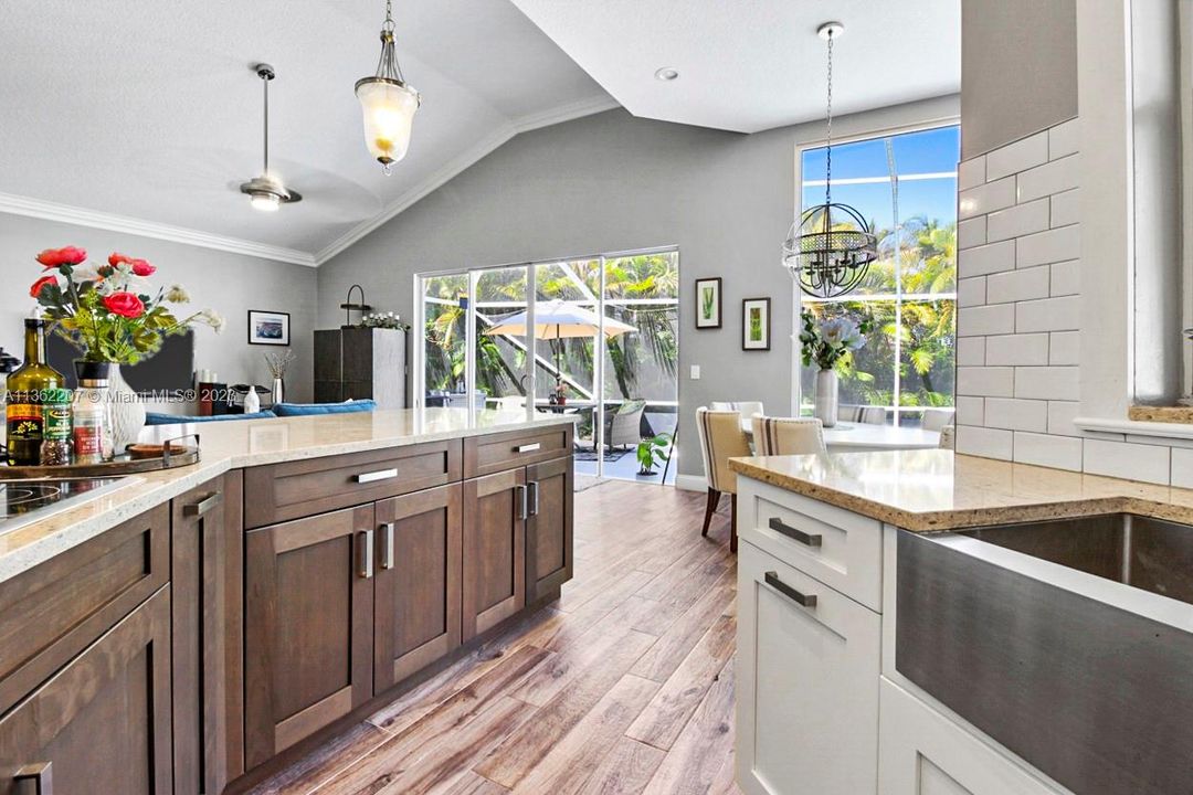 Recently Sold: $1,095,000 (3 beds, 2 baths, 2523 Square Feet)