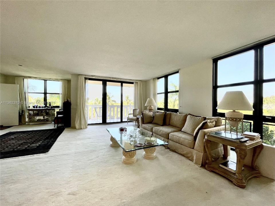 Recently Sold: $1,200,000 (2 beds, 2 baths, 1782 Square Feet)